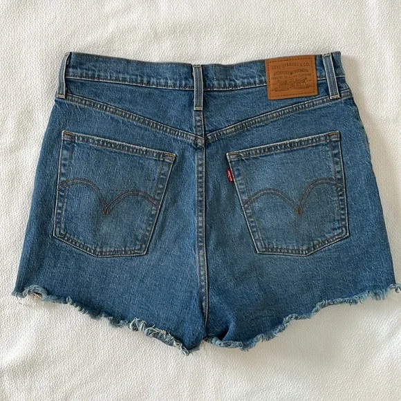 Levi’s Cutoff Ribcage High Rise Jean Shorts Size 31 - Picture 5 of 5